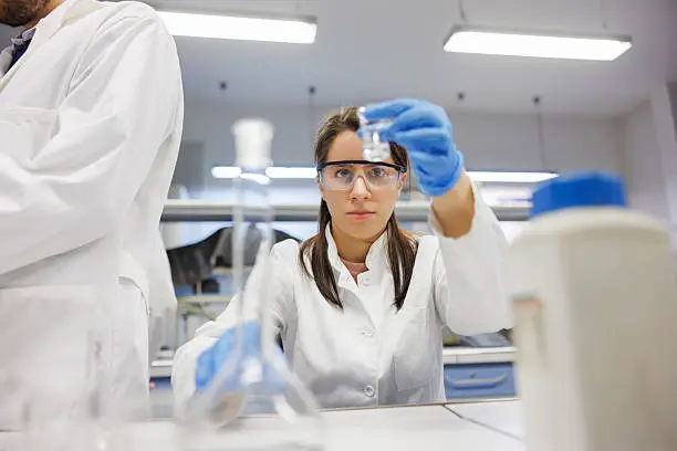 Jam Tangan M&A Kimia Khusus: Post-Evonik, Clariant, dan Lanxess