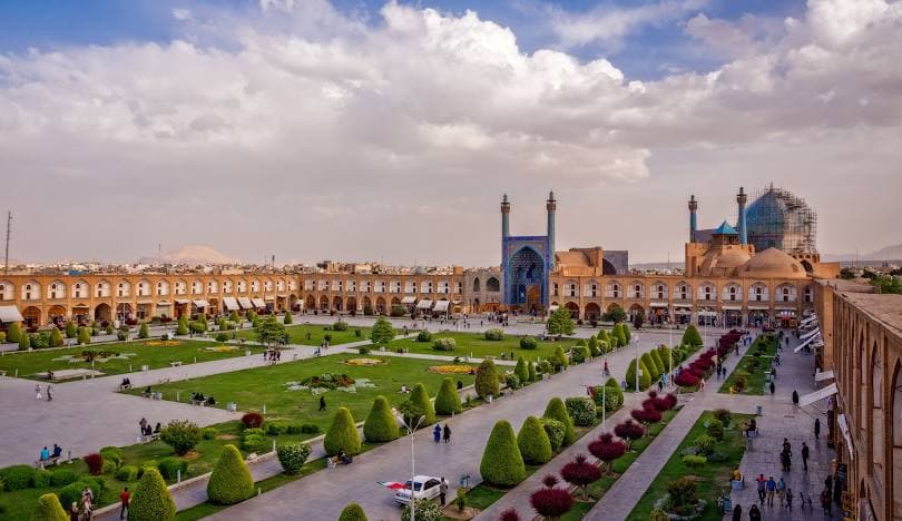 Tingkat Inflasi 69% Iran: Apa Artinya bagi Perdagangan Kimia Farmasi Melalui Hormuz